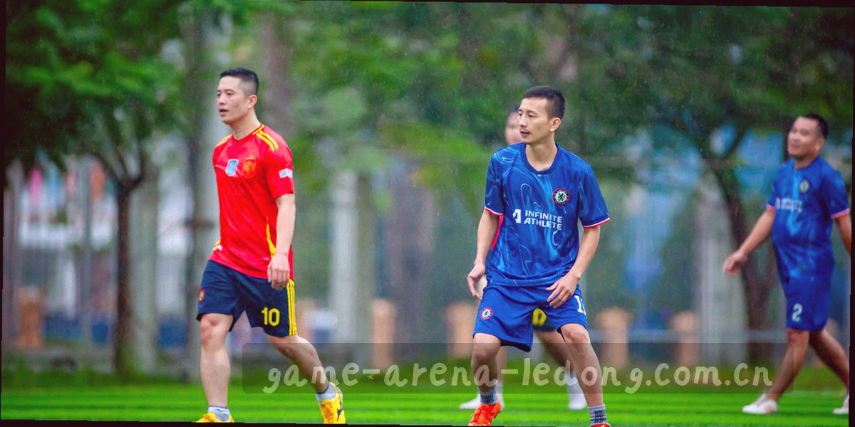 深色底面上由规则线条与网格构成的抽象纹样，呈现整齐的秩序感